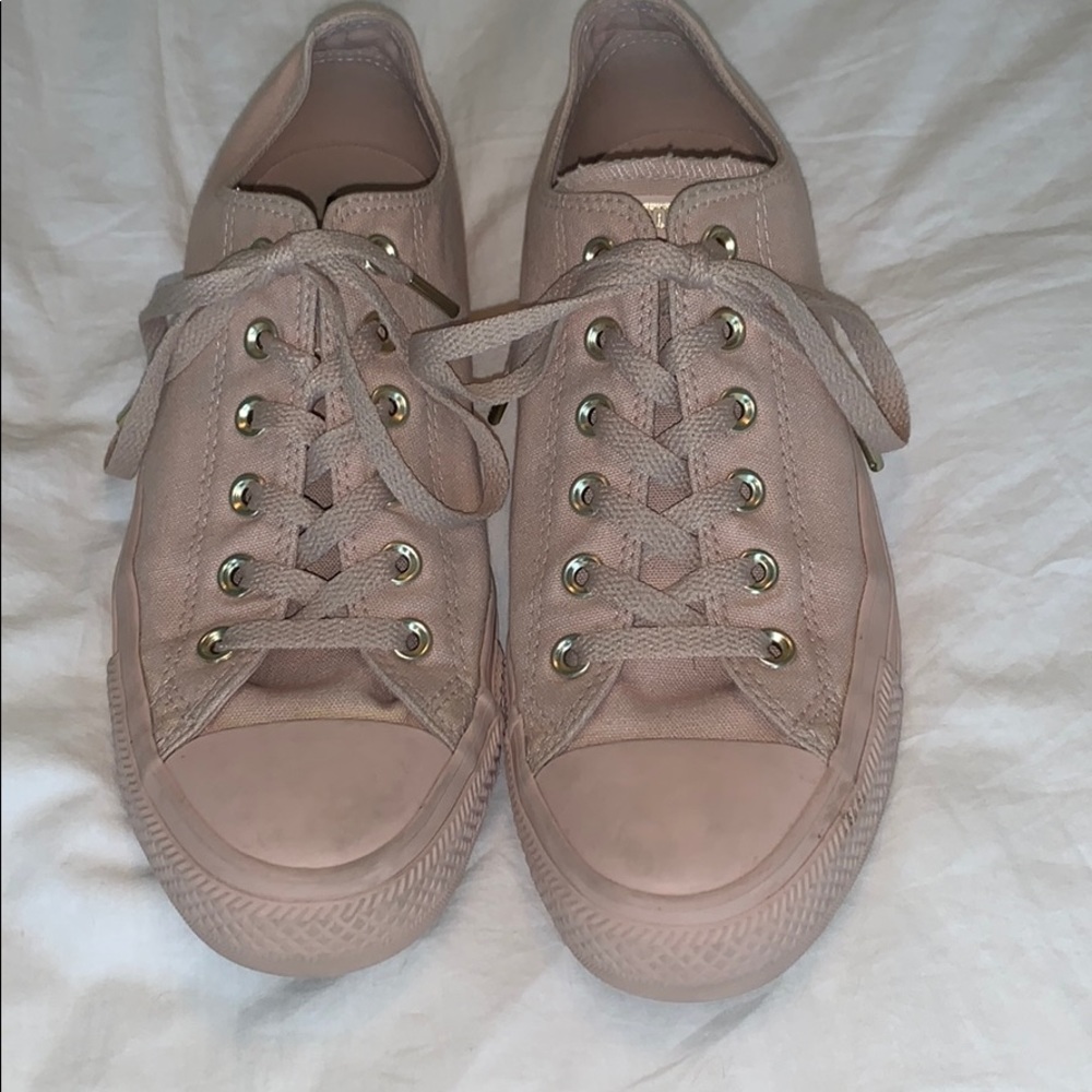 Light pink/rose gold converse